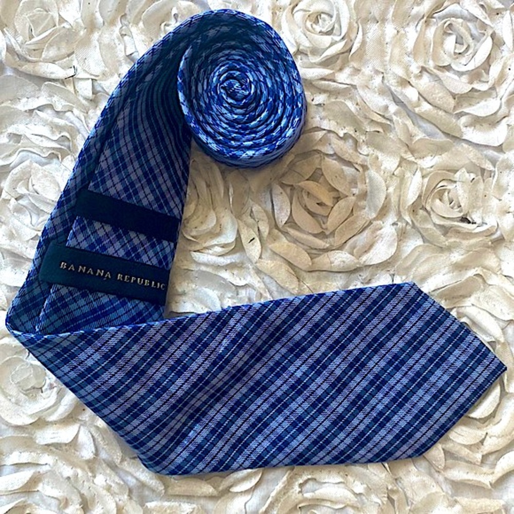 New Banana Republic mens silk plaid tie